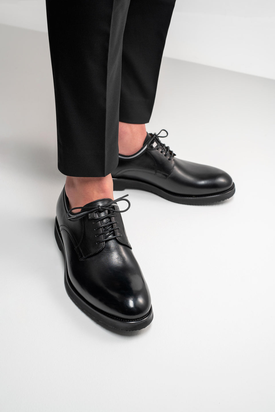 001 Black White Calfskin Derby Derby Shoes Martel Ram